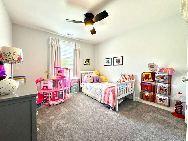 Building Photo - 3 Bedroom, 2.5 Bath Home w/ Fenced Yard and 2 Car Garage