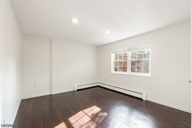 Building Photo - 1269 Valley