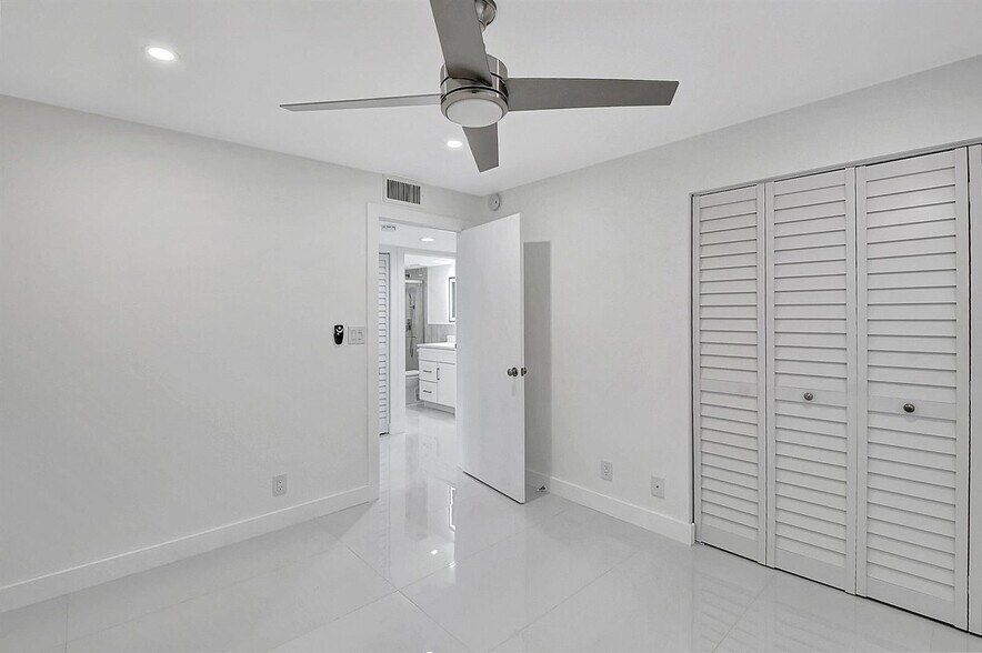 Building Photo - 15378 Lakes of Delray Blvd