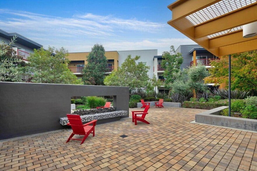 Building Photo - 3055 La Selva St