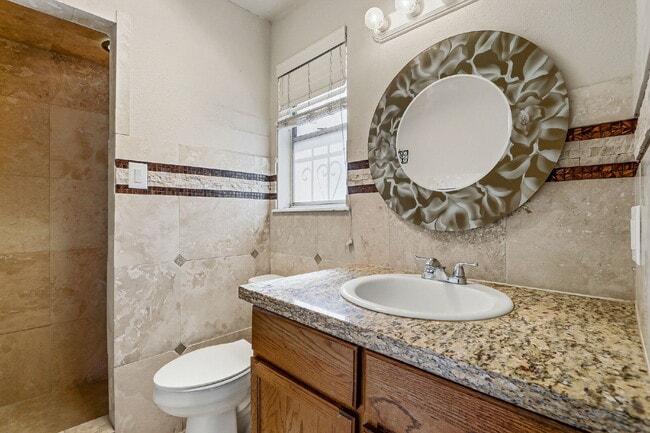 Building Photo - 3-Bedroom Duplex with Refrigerated AC.