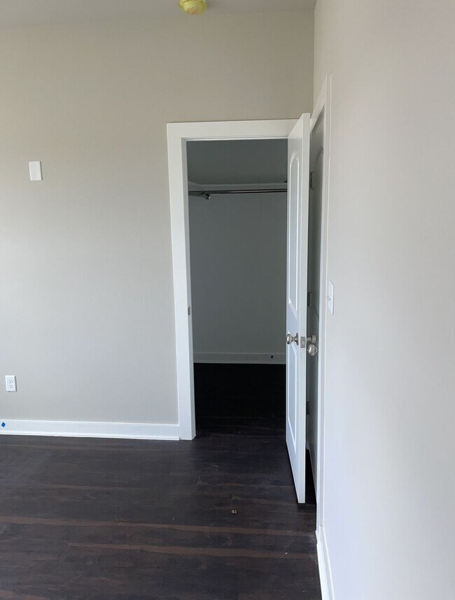 Building Photo - 3 BR/2 BA Corsicana Home