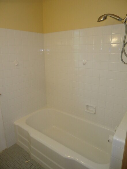 Building Photo - 5429 Harriet Ave