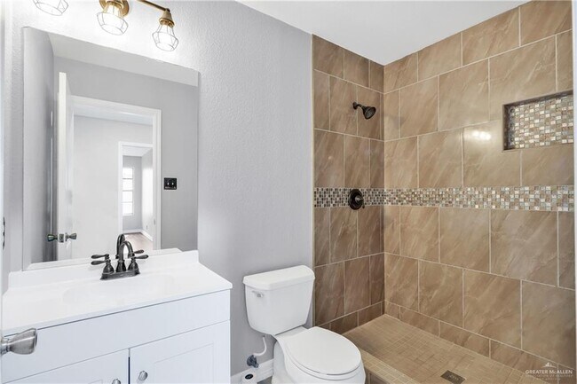 Building Photo - 25 Periwinkle Ave