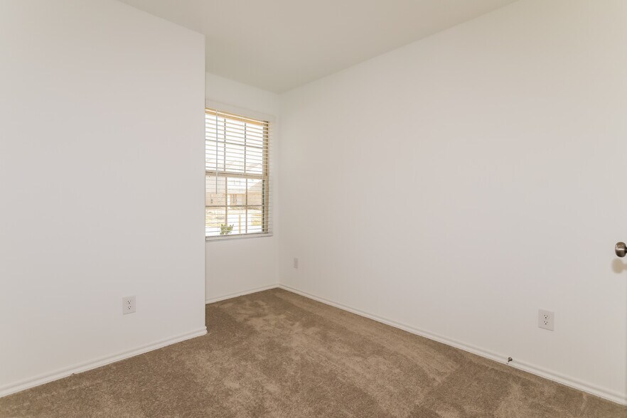 Building Photo - 11127 N Lake Mist Ln