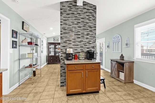 Building Photo - Spacious Home in the Heart of Clifton
