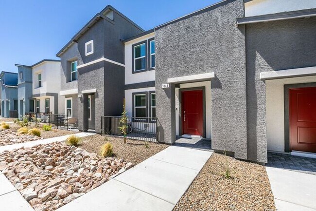 Building Photo - Beautiful New 3 Bed / 2.5 Bath Townhome 89178