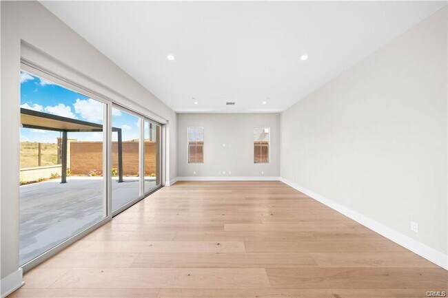 Building Photo - 130 Mossvine