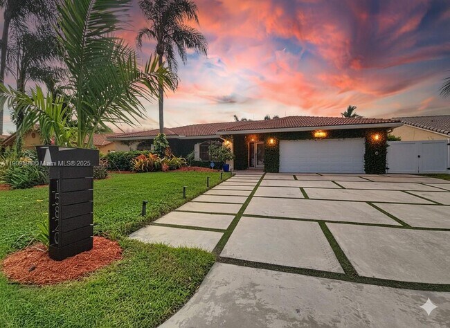 Primary Photo - 15820 Sedgewyck Cir N