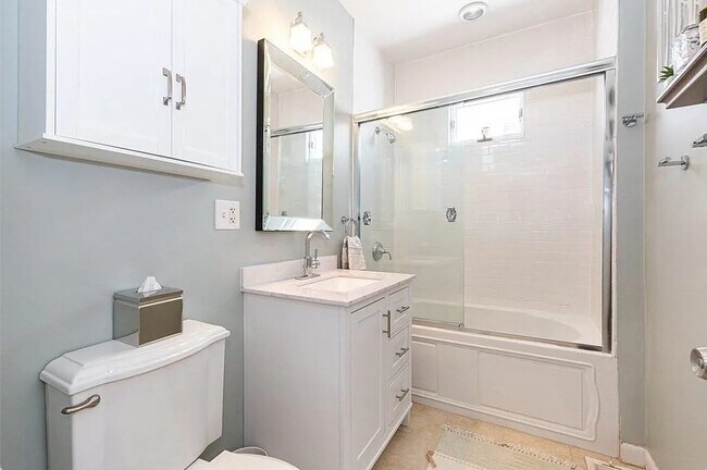 Building Photo - 22 Buttonwood St