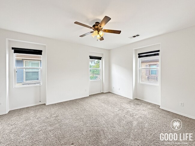 Building Photo - Welcoming 2B/2BA Condo with Balcony, In-Unit Laundry and Pool Access.