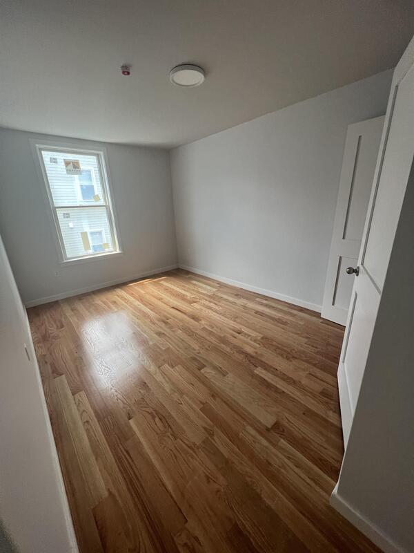 Building Photo - 11 Douglas St