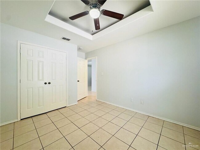 Building Photo - 1409 W Prosperity Dr