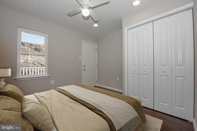 Building Photo - 437 Greenwich St