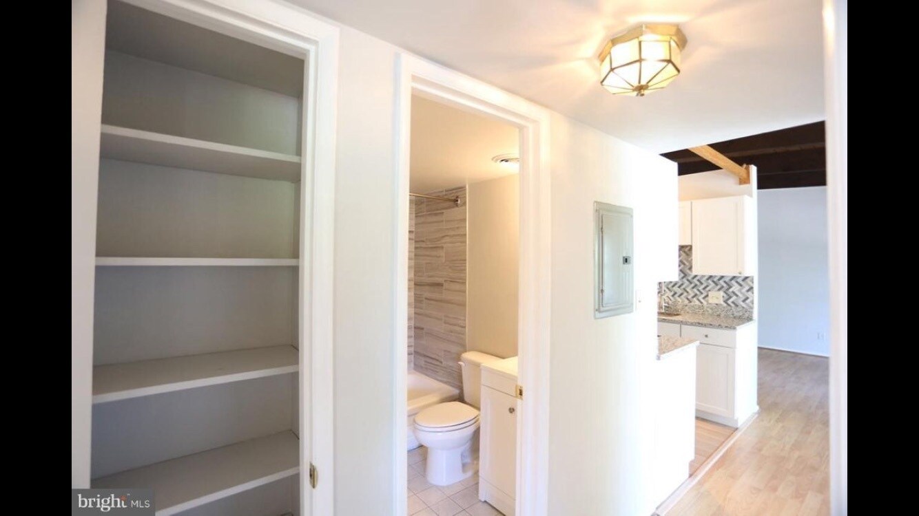 Building Photo - 4949 Americana Dr