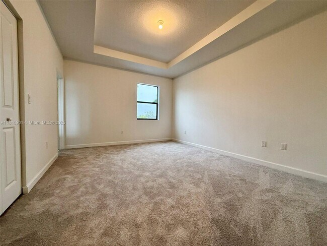 Building Photo - 3032 Park Pl