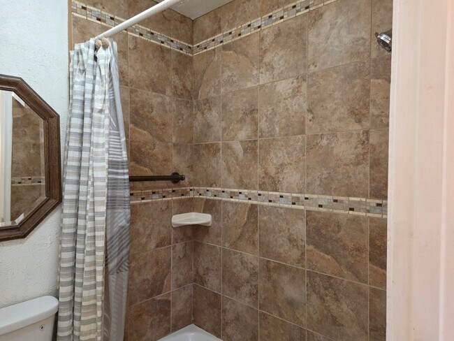 Building Photo - 2121 Redwood St