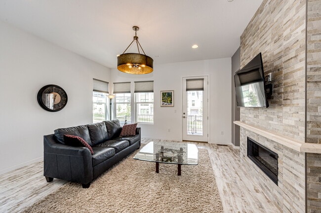 Building Photo - 8881 Southurst St