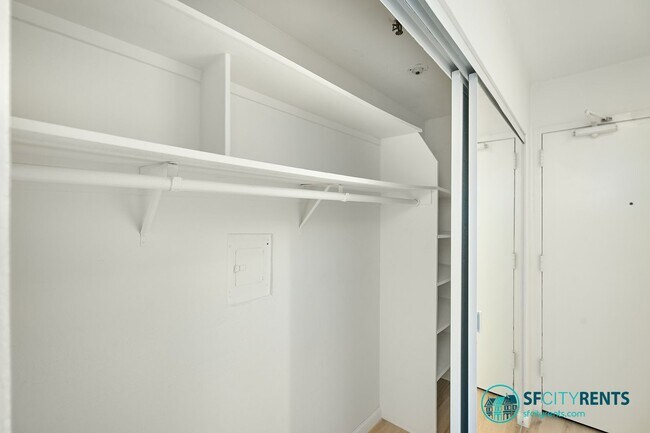 Building Photo - Pacific Heights: Studio w/ Sleeping Alcove...