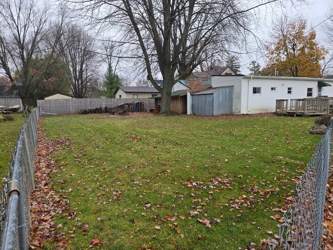 Building Photo - 112 N Maple St