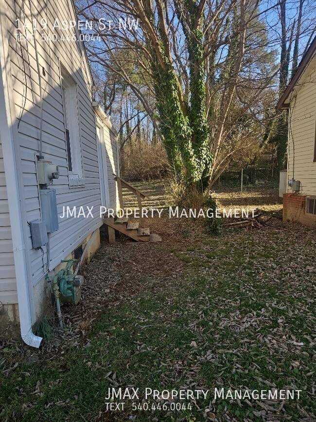 Building Photo - This property has a no security deposit op...