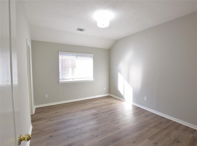 Building Photo - 4602 Summer Lakes