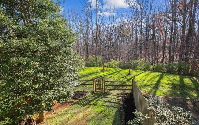 Building Photo - Fabulous 3BR/3.5BA Potomac Townhome, in In...