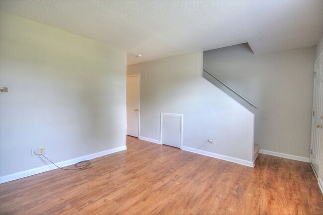 Building Photo - 1306 Marne Ave