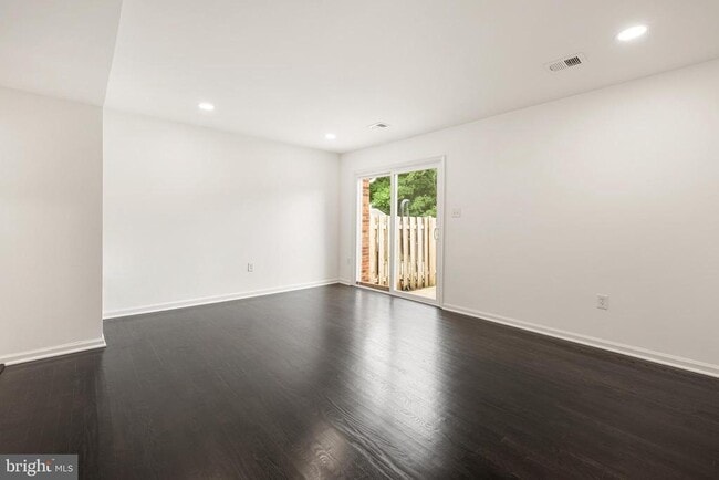 Building Photo - 14874 Emberdale Dr