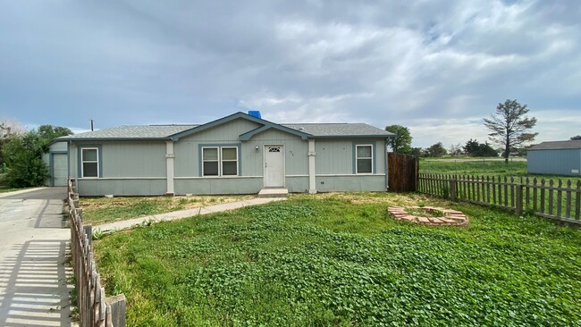 Primary Photo - 4 Bed 2 Bath and Garage in Commerce City