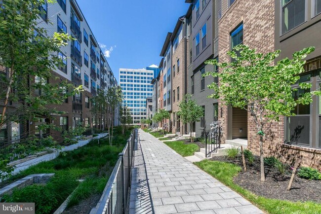 Building Photo - 2328 Water Promenade Ave
