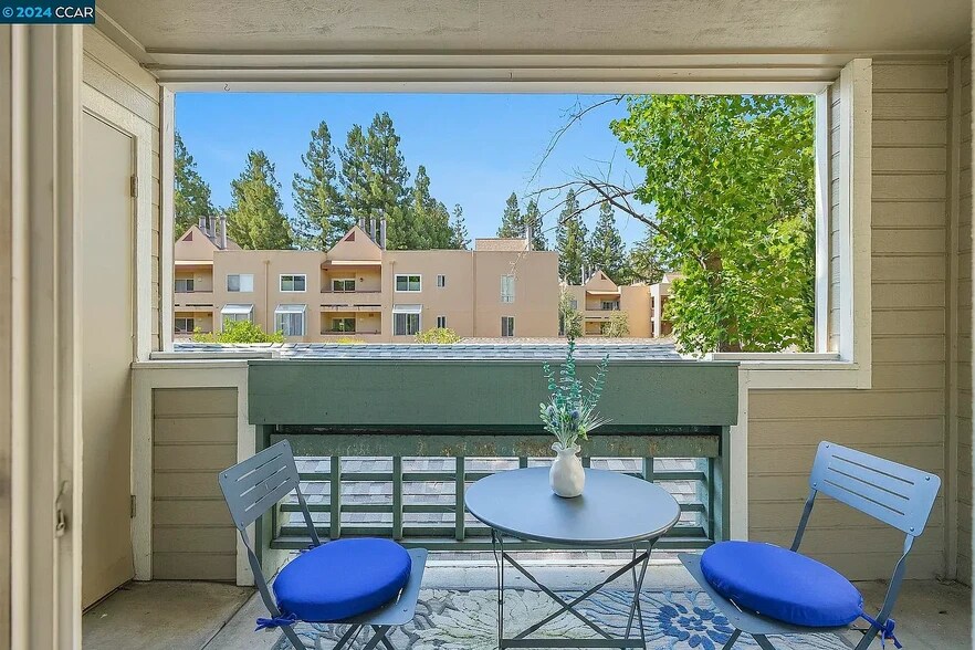 Building Photo - 2530 Oak Rd