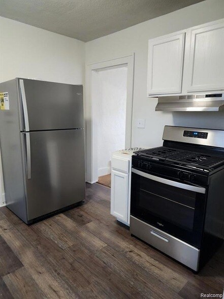 Building Photo - 196 Bondale Ave