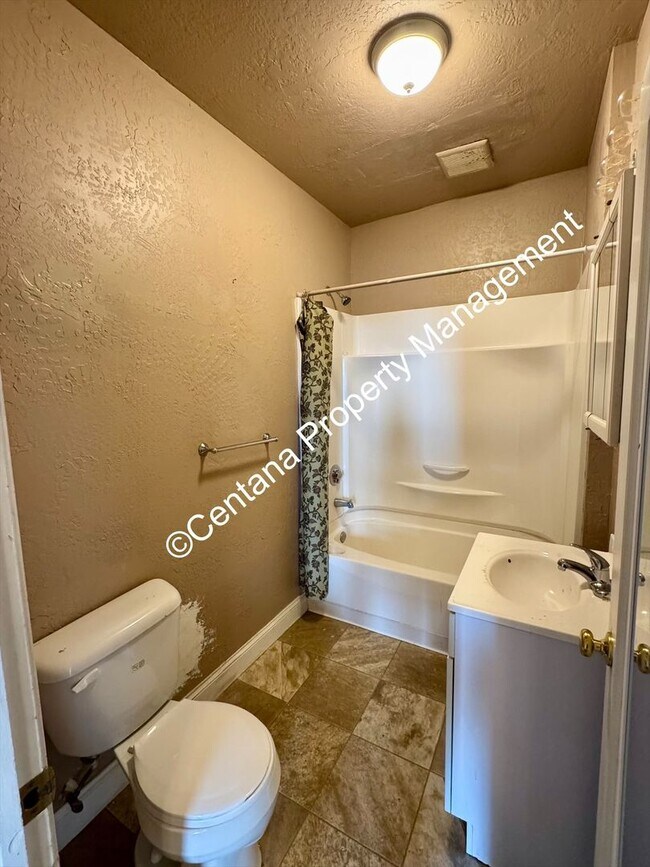 Building Photo - 909-911 Antimony