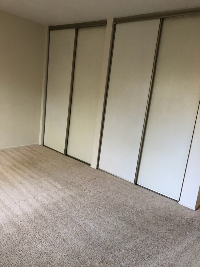 Building Photo - 850 Apricot Ave