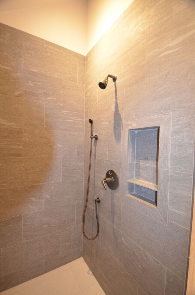 Building Photo - 300 Washington Rd