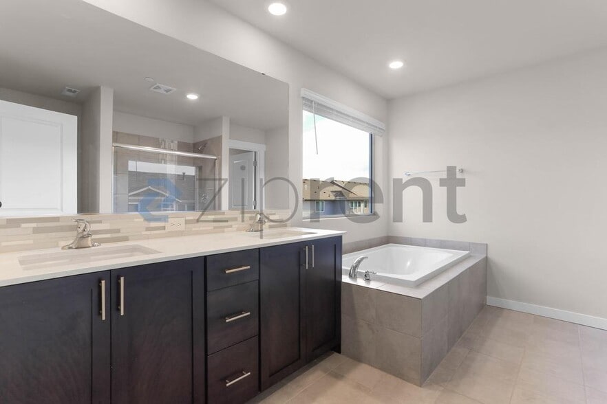 Building Photo - 18823 111th Ave E