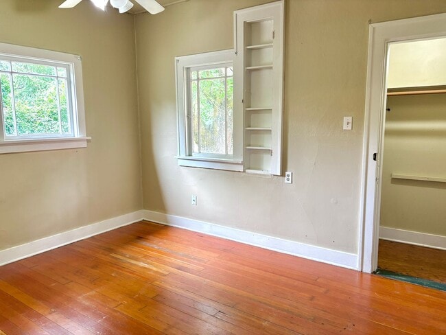 Building Photo - Historic Milwaukie 3 bedroom bungalow with...