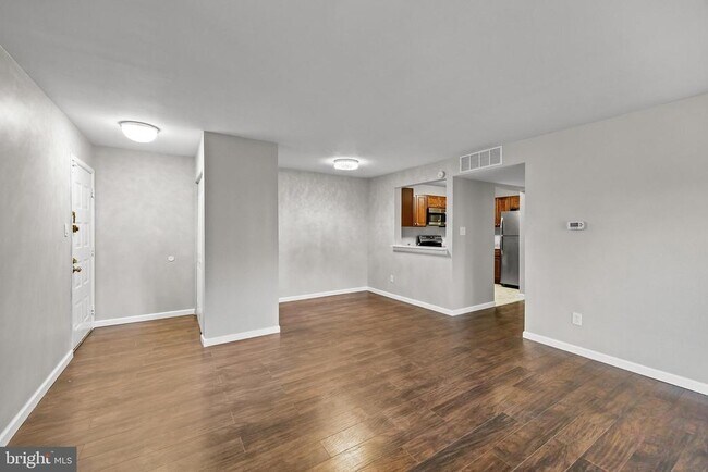 Building Photo - 25 S Church Rd