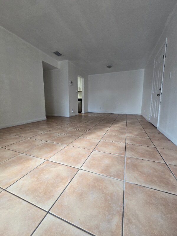 Building Photo - 2719 NW 39th Terrace