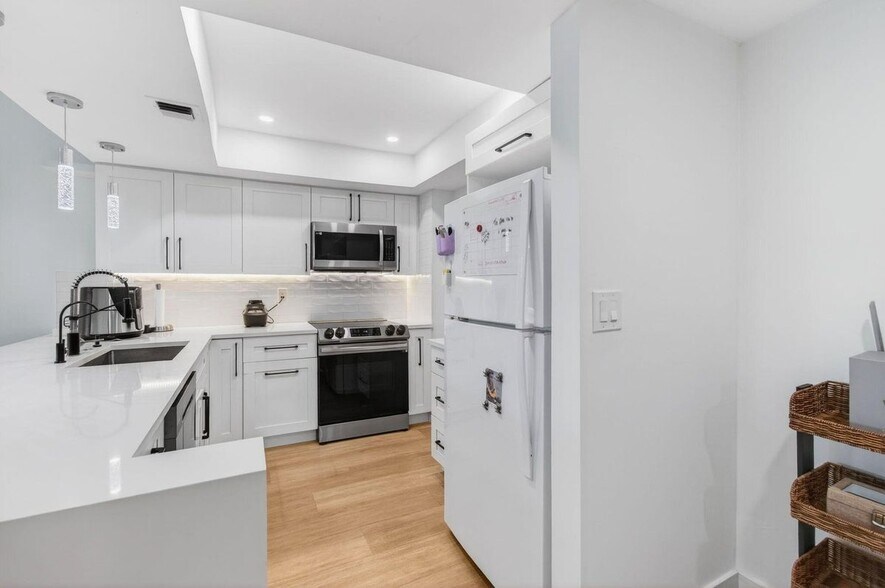 Building Photo - 50 SW 3rd Ave