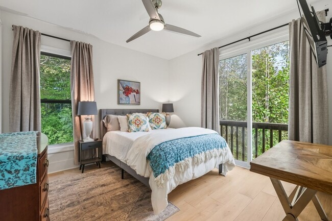 Building Photo - PARK FLEX STAYS-Peaceful 3 Bed, 2 Bath Cou...