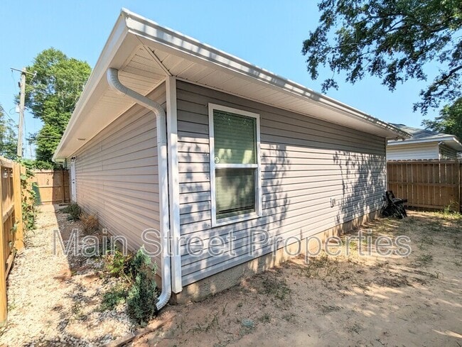 Building Photo - 8698 Doris Ave