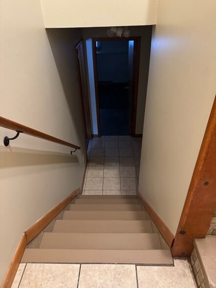 Building Photo - 285 1/4 Walnut St