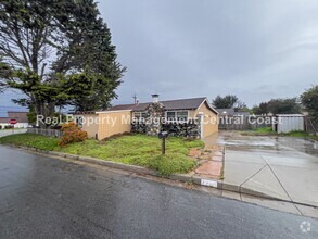 Building Photo - AVAILABLE FEBRUARY - Recently Remodeled Lo...