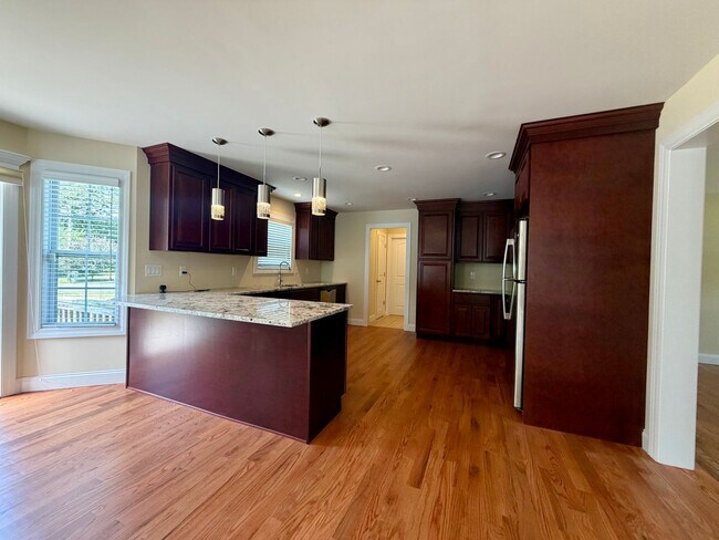 Building Photo - 497 Carnation Dr