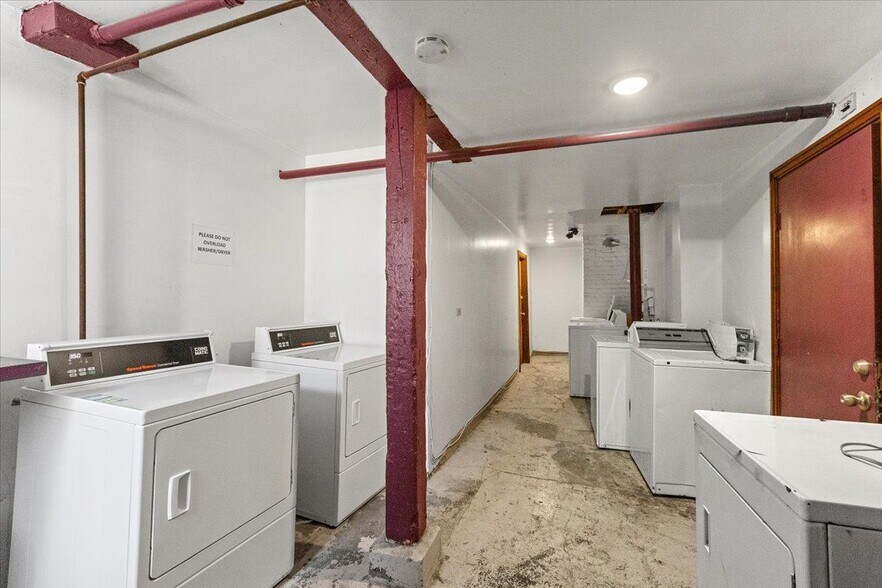 Building Photo - 3133 W Augusta Blvd