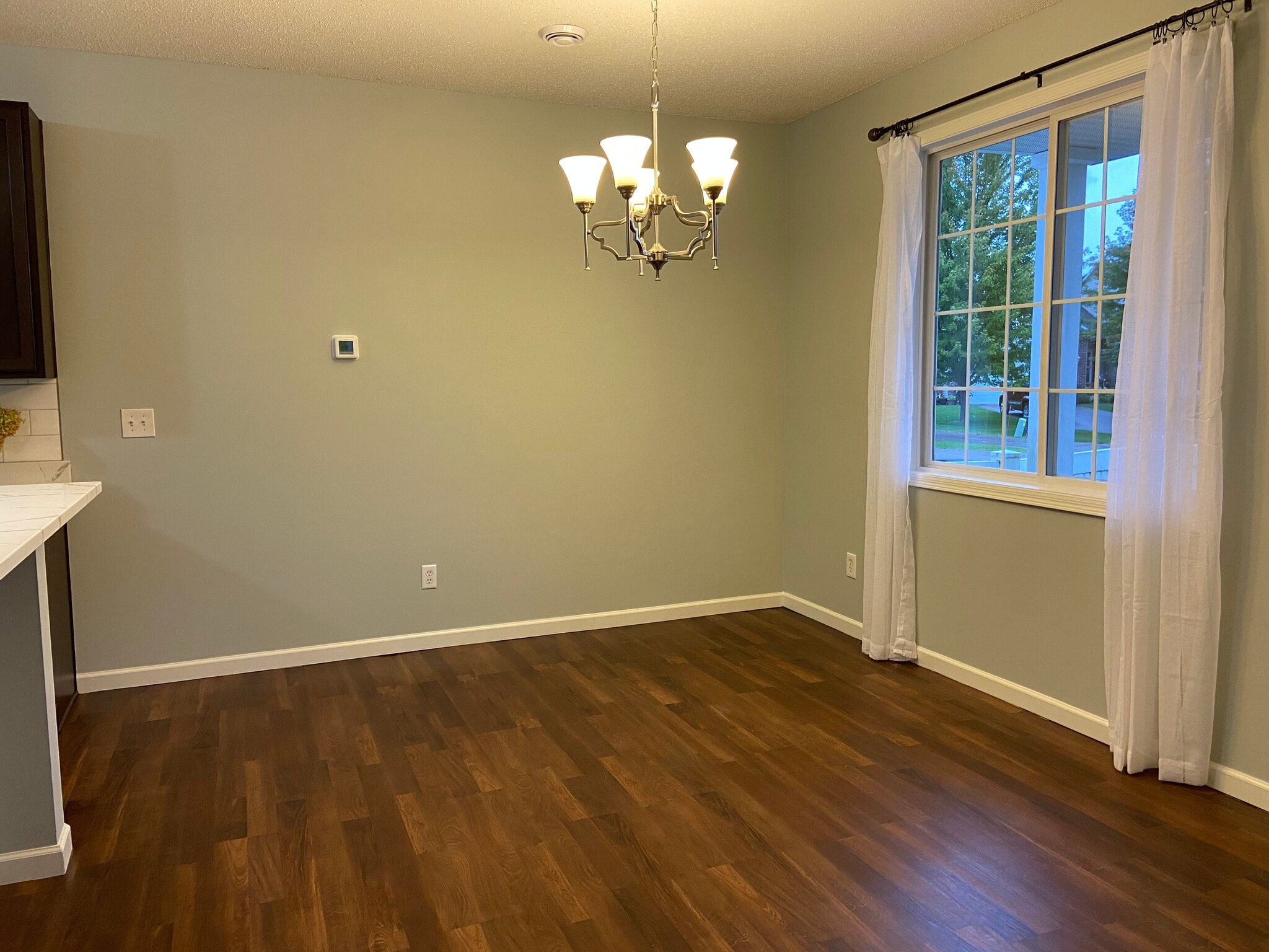 Building Photo - 202 River Woods Dr