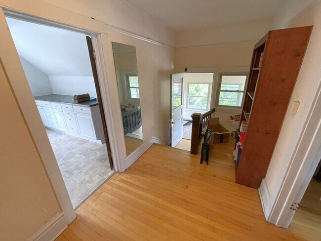 Building Photo - 30 Lathrop St