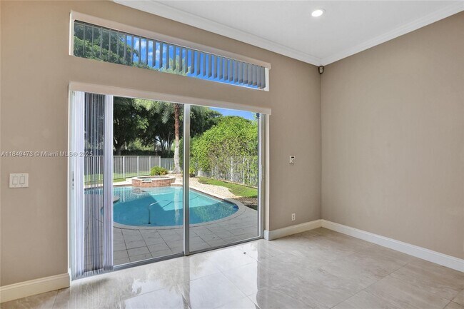 Building Photo - 1100 Chinaberry Dr